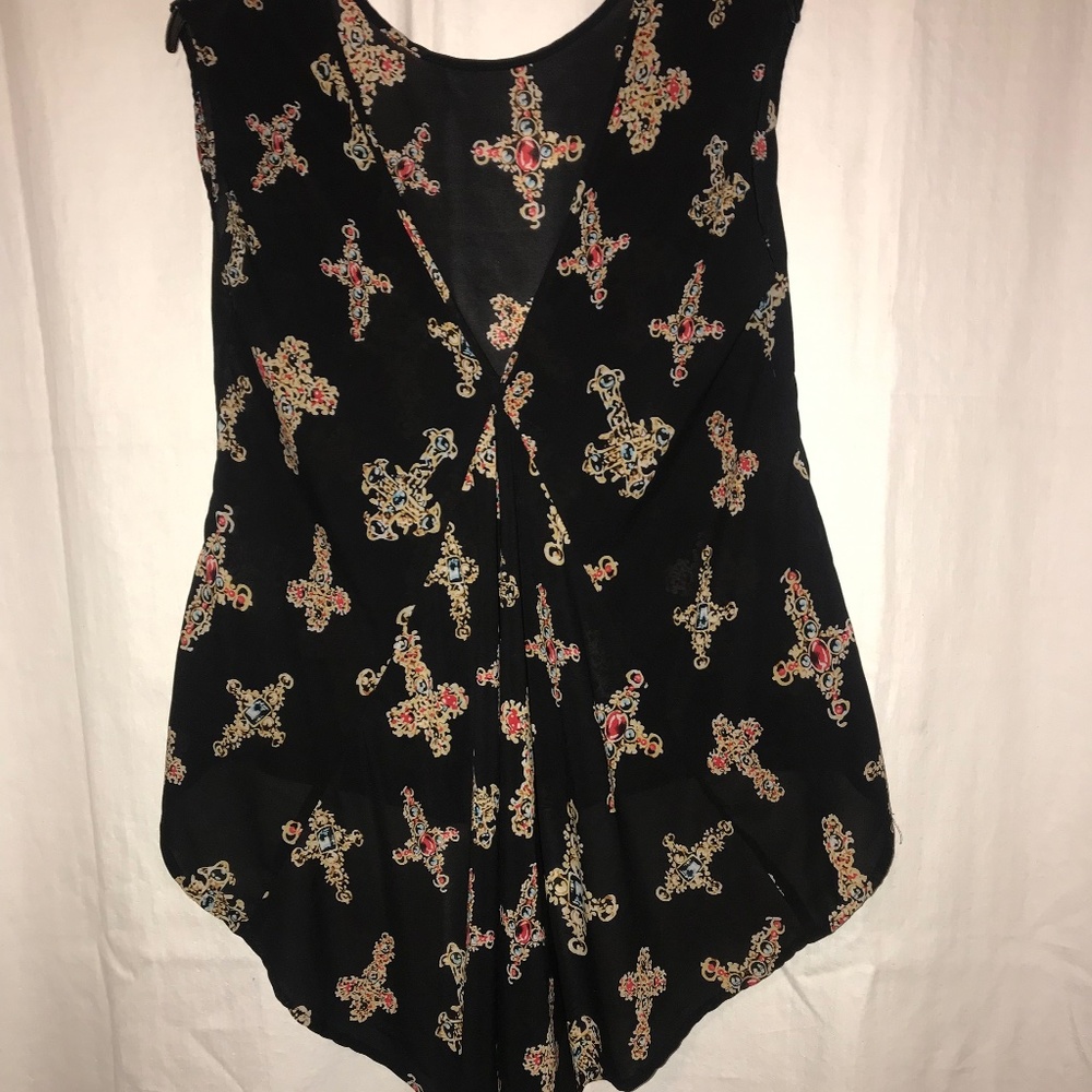 Timing Sleeveless V-Neck Blouse  - M